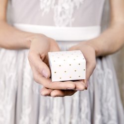 Favourbox med guldhjerter - 10 stk.