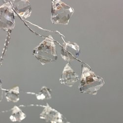 Gren med facet krystaller